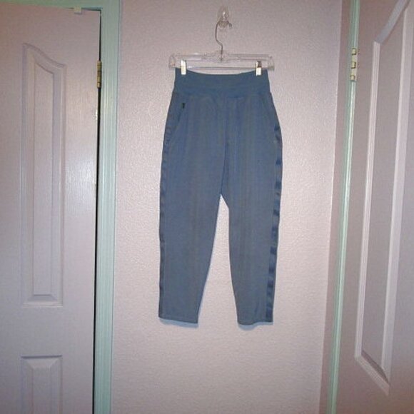 Athleta NOLITA Slim TAPERED Crop Size 4 PANTS Pull On STRETCH Travel UPF Pockets - Picture 2 of 12